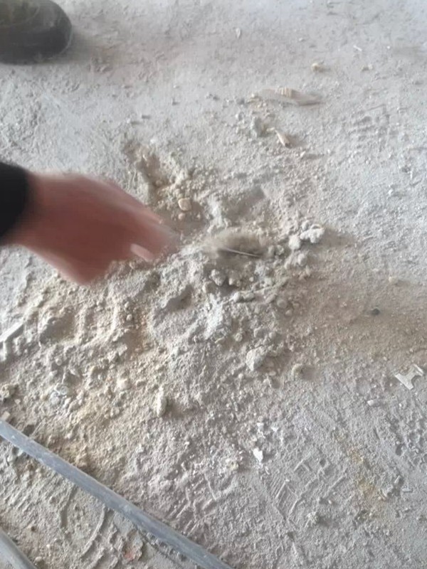豆腐渣地面，毫無硬度