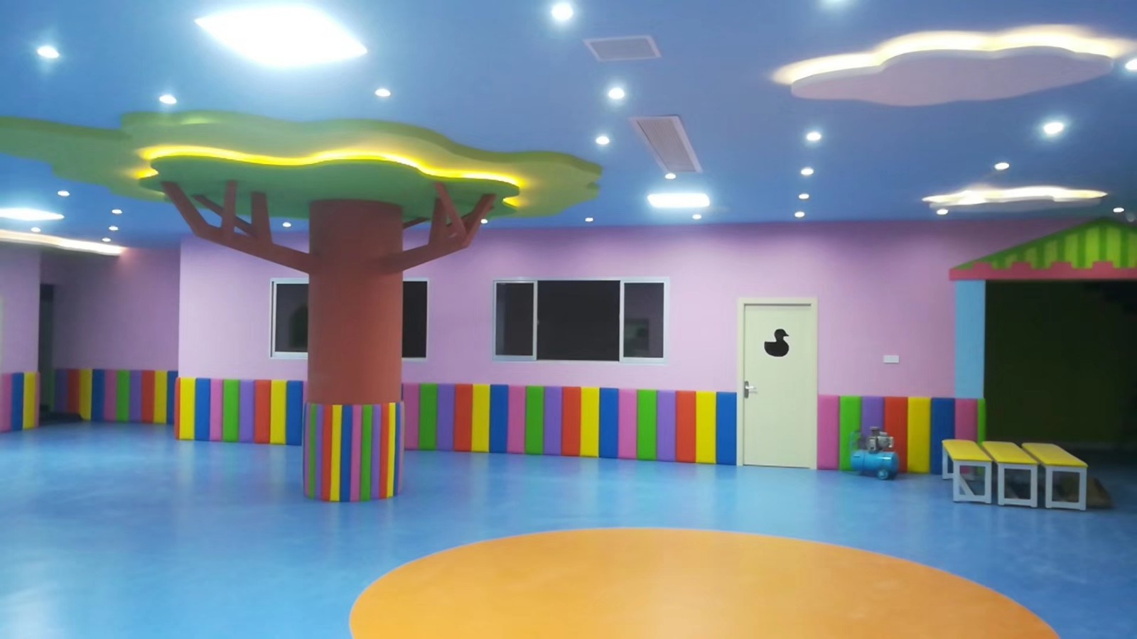 幼兒園PVC地板.jpg