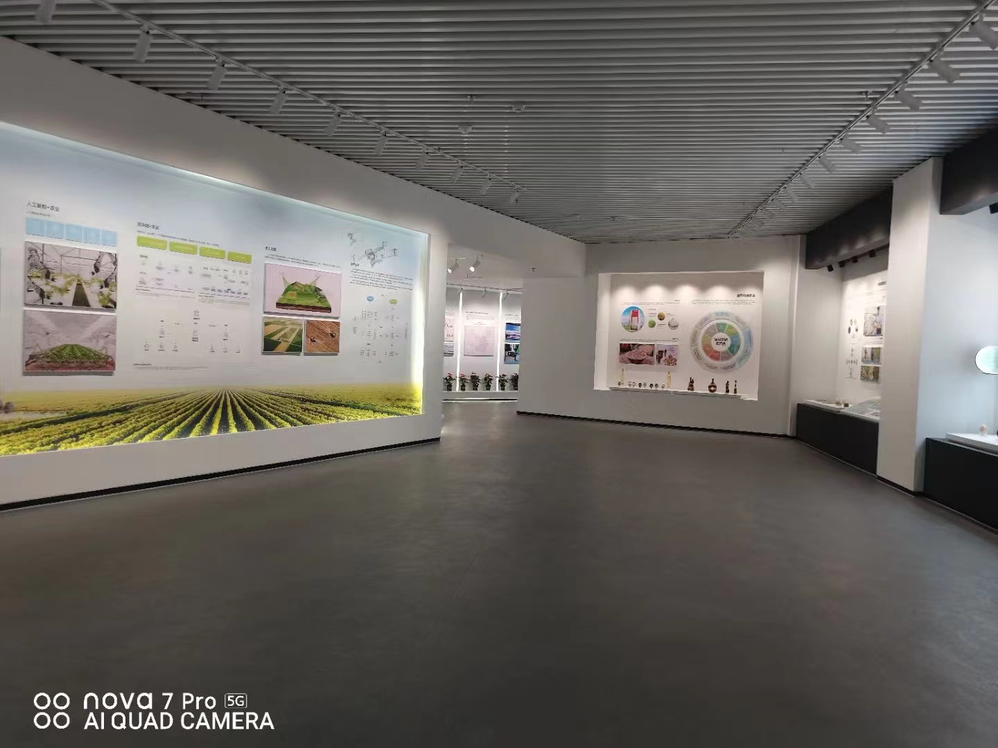 展廳塑膠地板.jpg
