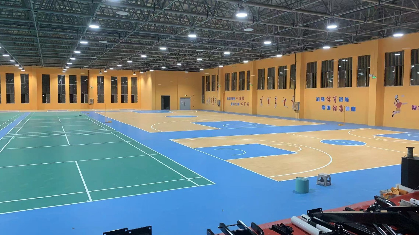 運動地板塑膠地板.jpg