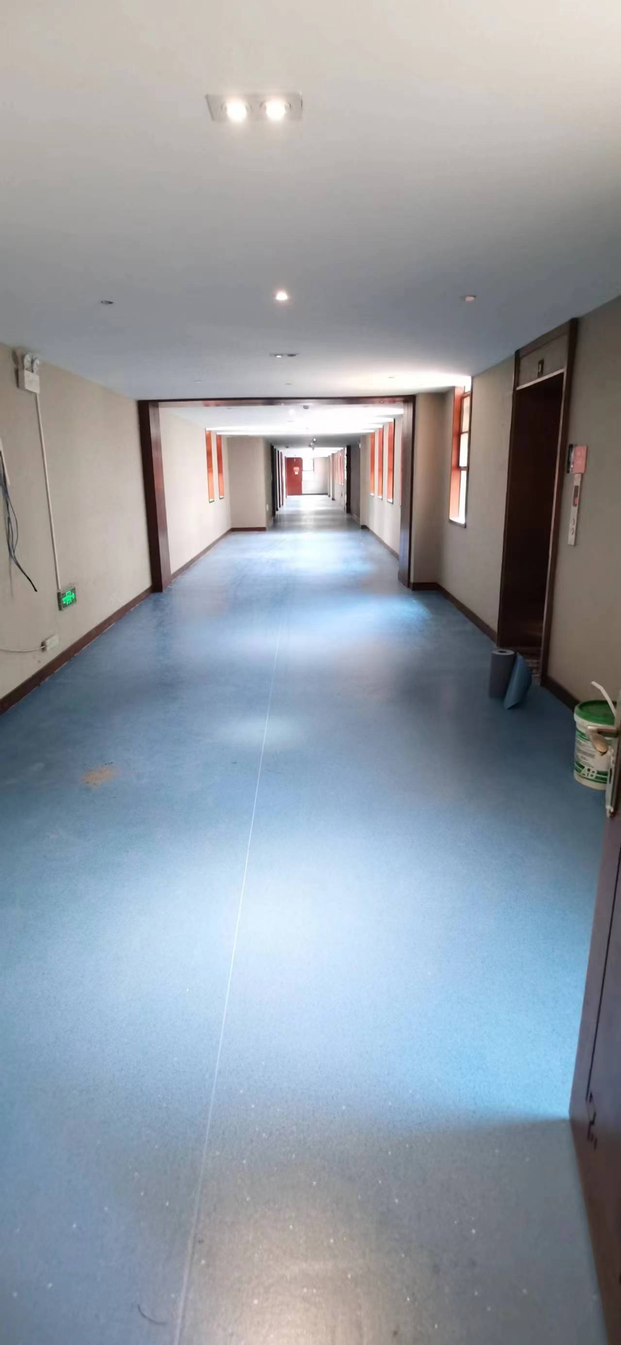 長沙市珺琟高級中學走廊PVC地板工程案例展示封面