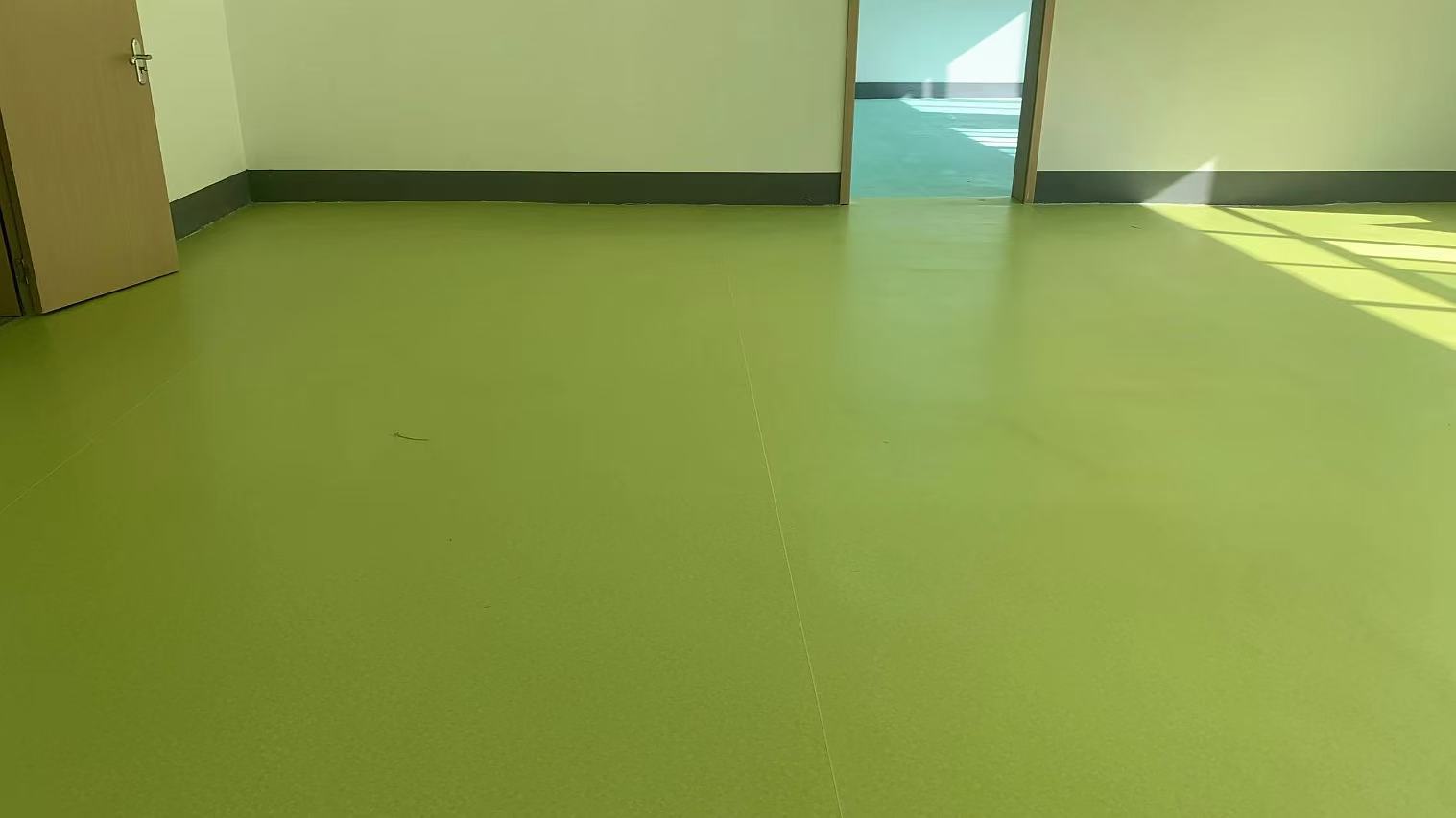 鳳凰縣某實驗學校PVC地板工程案例展示封面