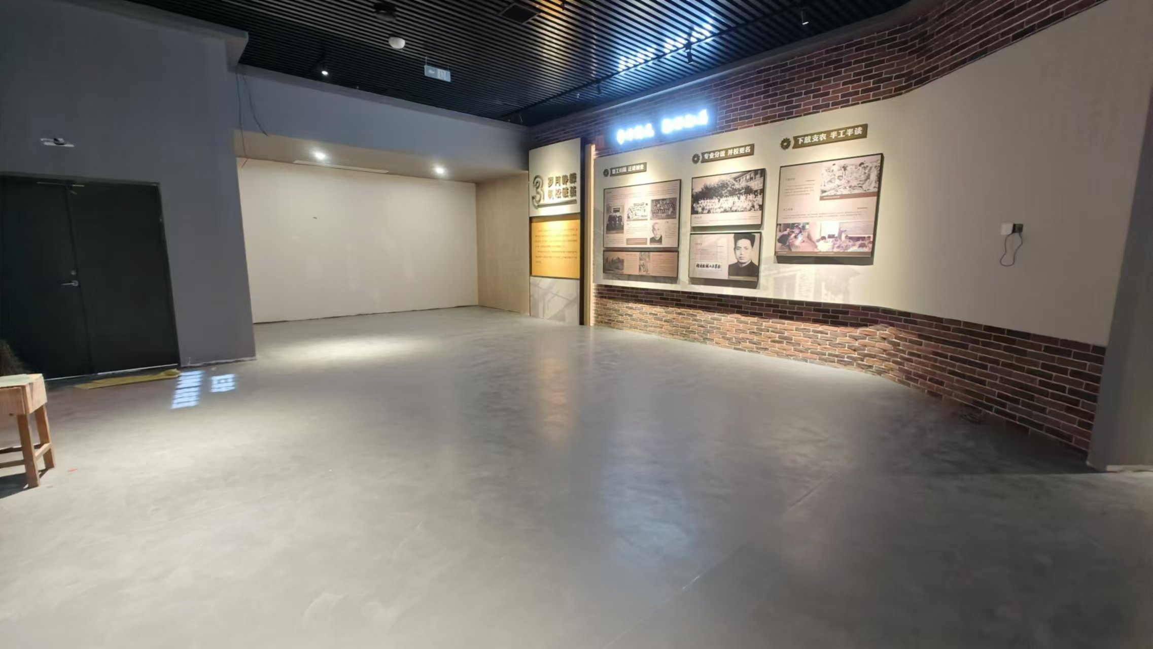 湖南長沙某大學學校展廳PVC地板工程案例展示封面