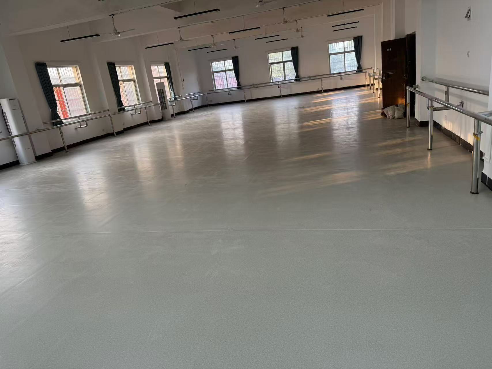 湖南都市職業(yè)學(xué)院行知樓PVC塑膠地板工程案例展示封面